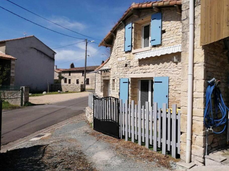 Gite Bin Benaise Draps Et Serviettes Compris Pamproux Extérieur photo